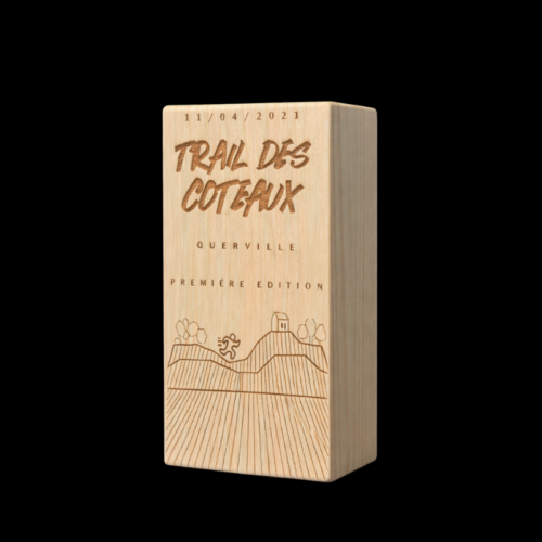 Trophée en bois gravé Totem 12cm x 9cm