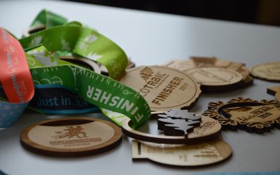 Médailles Finisher en bois gravées
