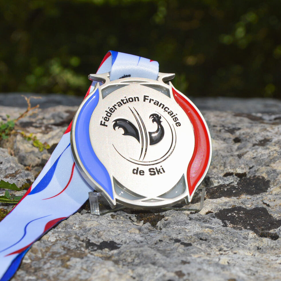 La médaille de ski qui change tout : découvrez l'étoile de bronze avec l'ESF La médaille de ski qui change tout : découvrez l'étoile de bronze avec l'ESF