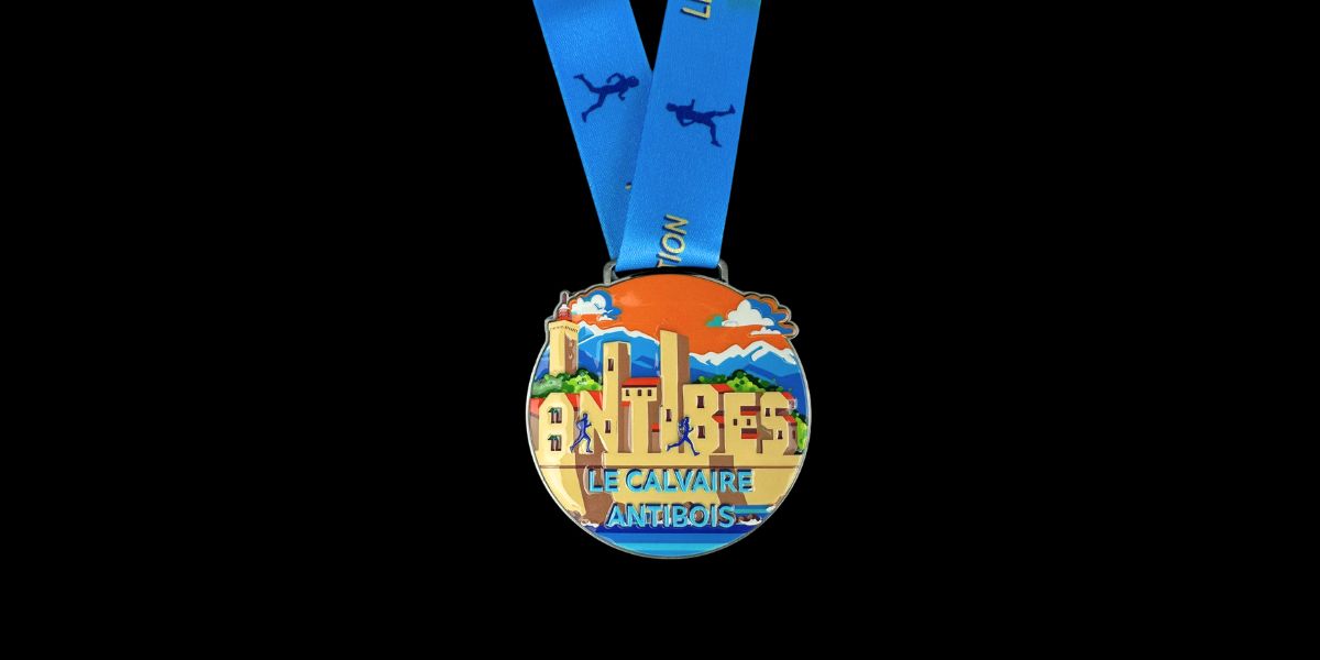 médaille calvaire antibois 2026 métal impression uv finishers antibes