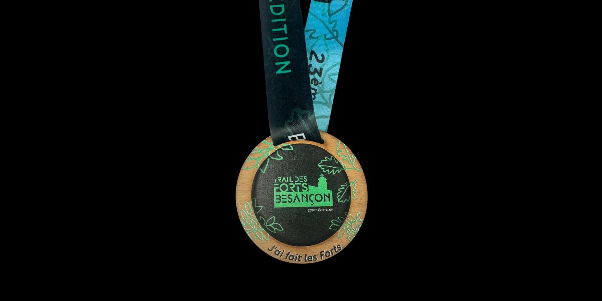 Médaille para-sport & Kids en bois imprimé avec surépaisseur pour le Trail des Forts de Besançon 2026