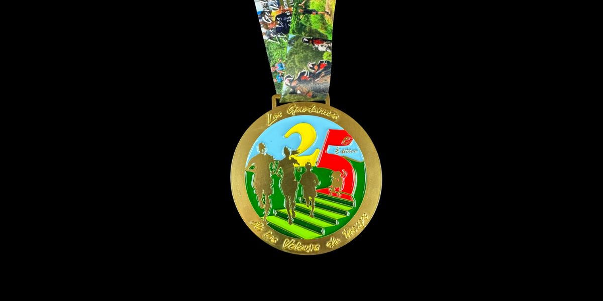 médaille gendarmes et voleurs de temps 2026 métal or mat trail