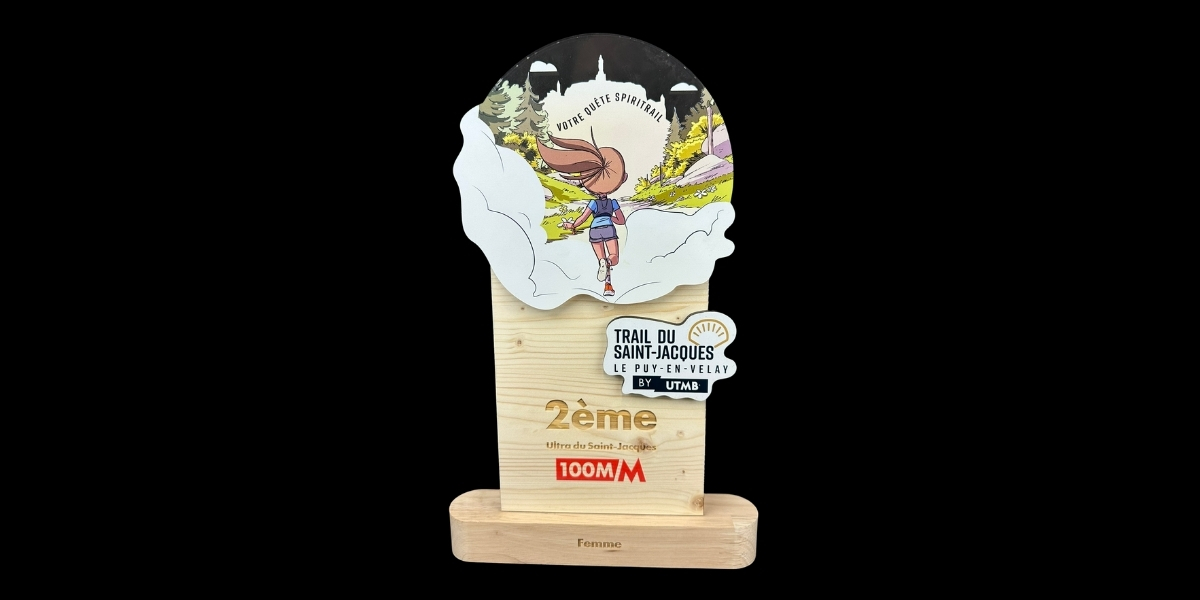 Trophée en bois Trail du Saint-Jacques by UTMB 2026 fabriqué par Ultime Sport