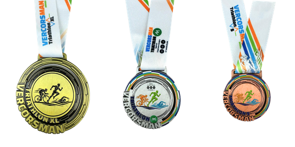Médailles finisher en métal sur mesure du Vercorsman 2026 formats S M L et XL